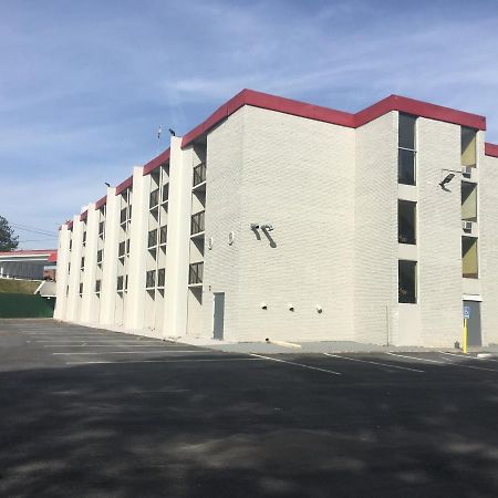 Peachtree Inn & Suites Доравил Екстериор снимка