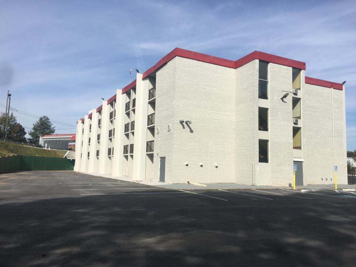 Peachtree Inn & Suites Доравил Екстериор снимка